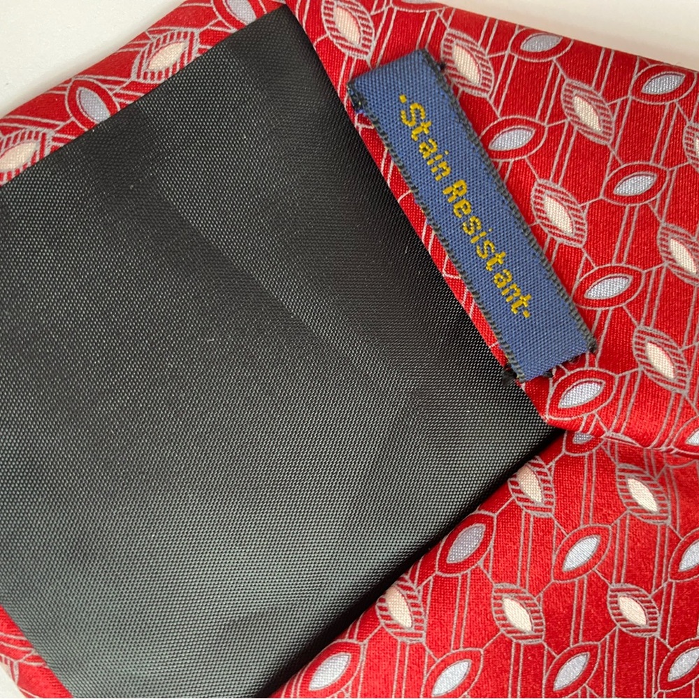 Red Silk Geometric Patterned Tie - Picture 2 of 6